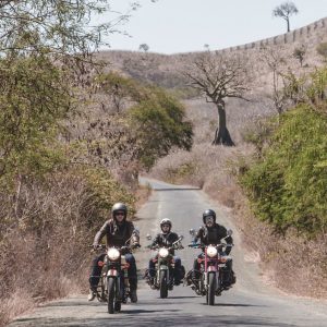 petits groupes motards en équateur