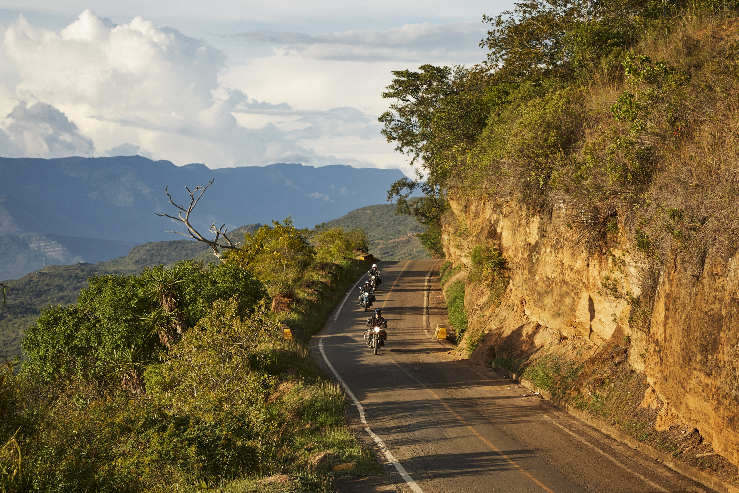 Mono 500 Colombie paysages road trip moto